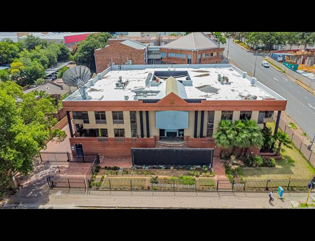 790M² OFFICE TO LET IN FERNDALE